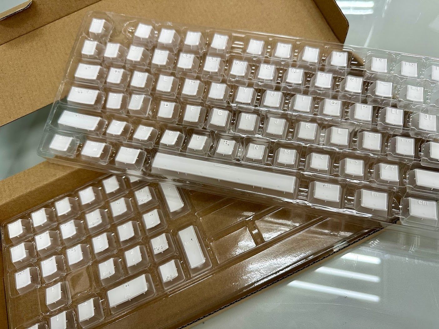 PBT四面透光鍵帽-白