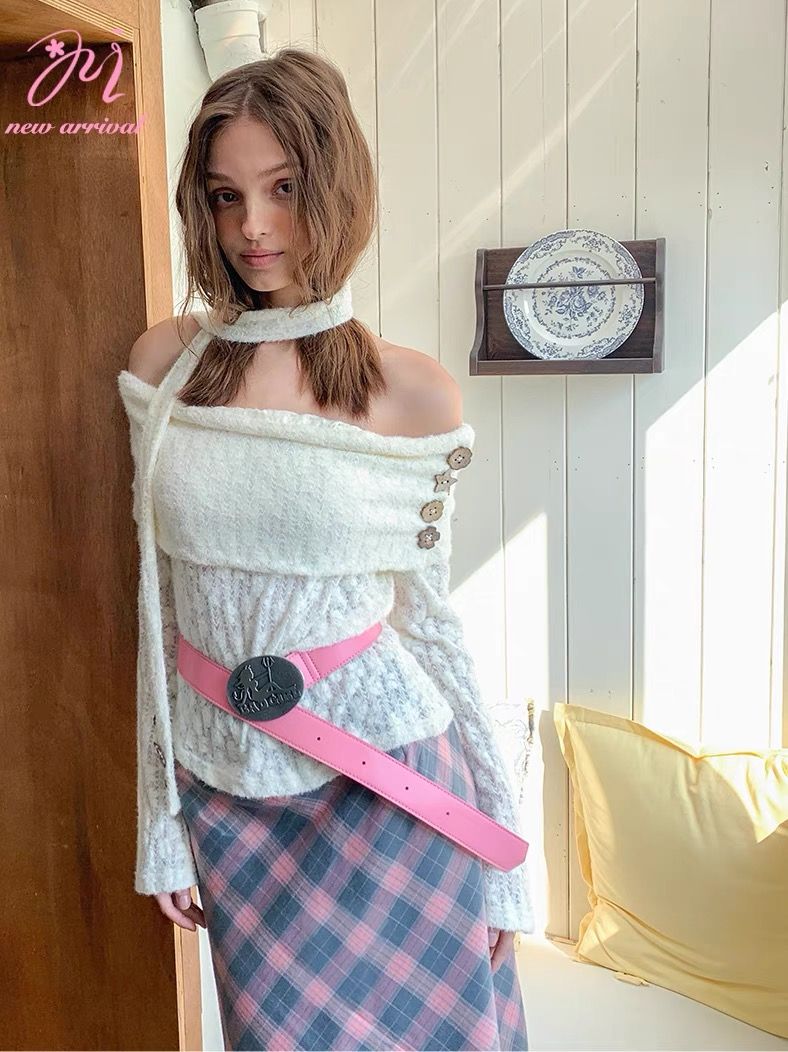 蕾絲與木質的碰撞設計不規則紐扣一字肩 贈圍巾