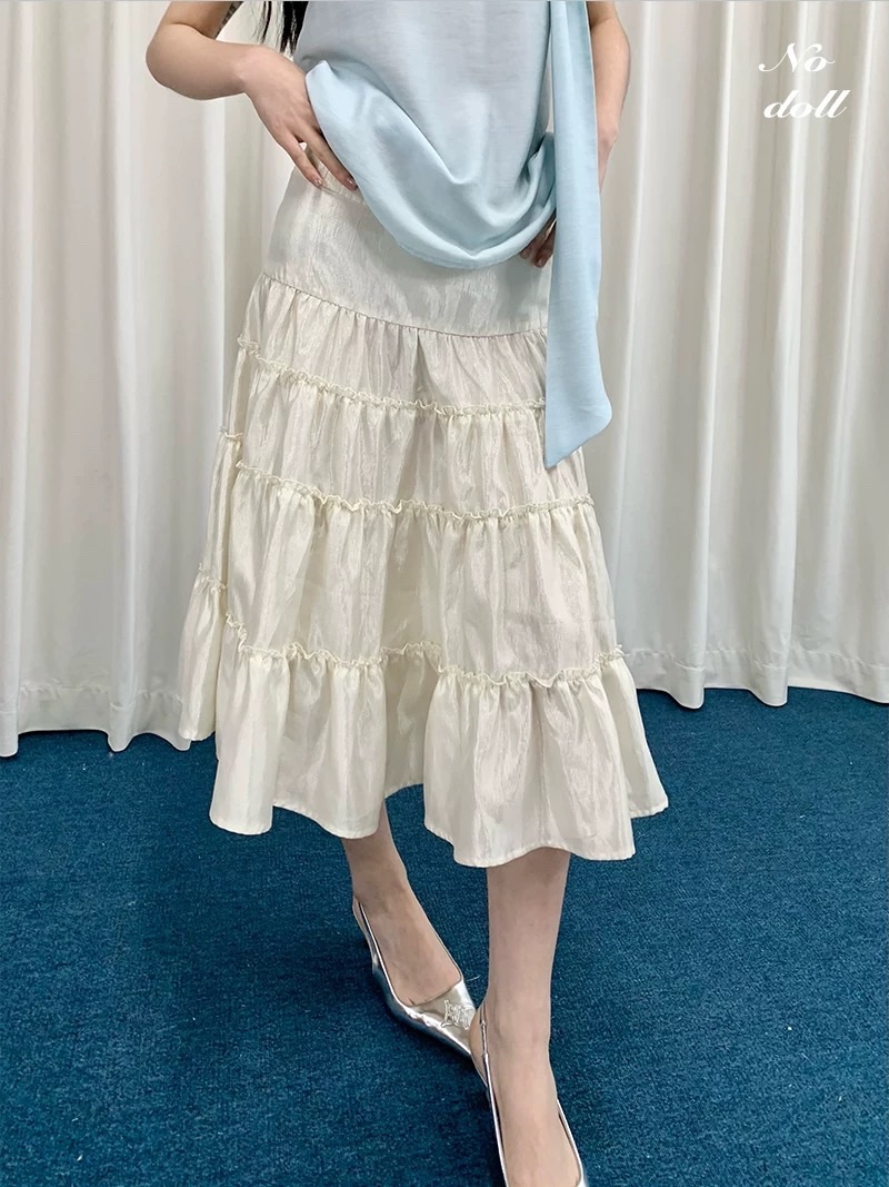 光澤感白半身蛋糕裙