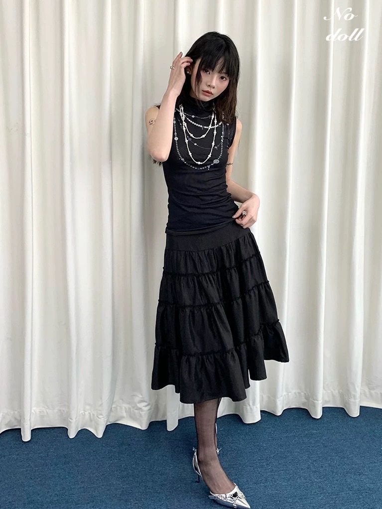 光澤感黑半身蛋糕裙