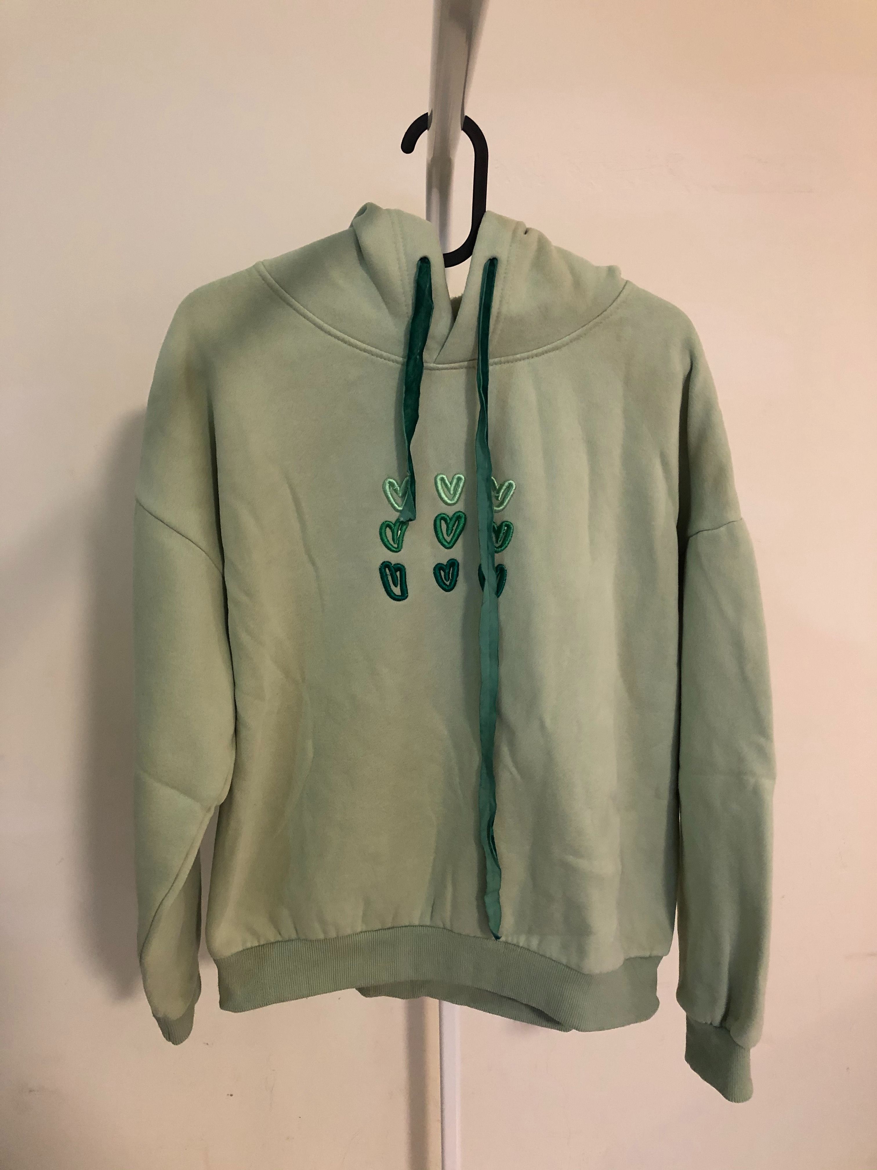 3.刺繡愛心連帽T