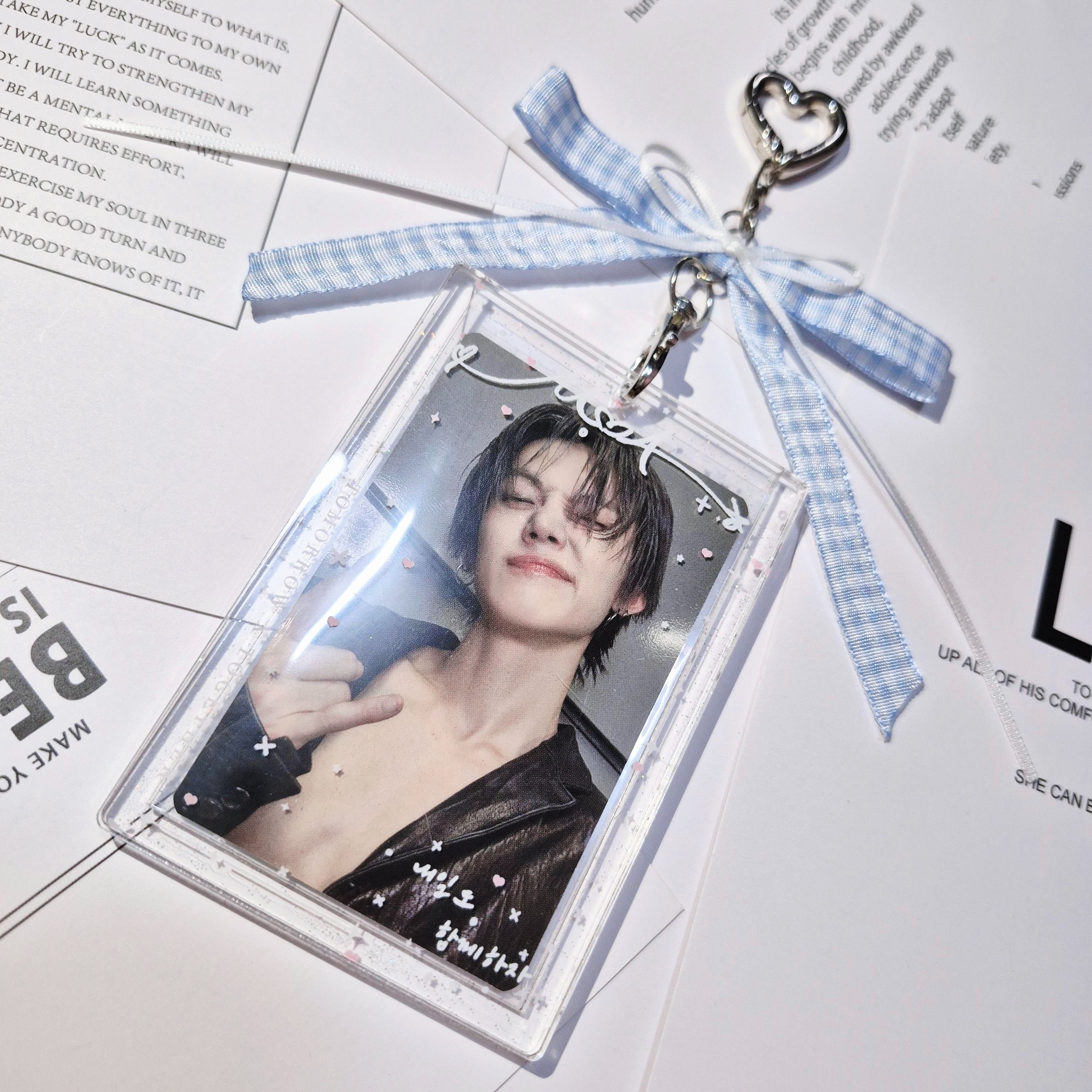 ​​₊ + 自製 | ₊TXT屬性MOA專屬閃粉壓克力卡套蝴蝶結掛飾₊˚