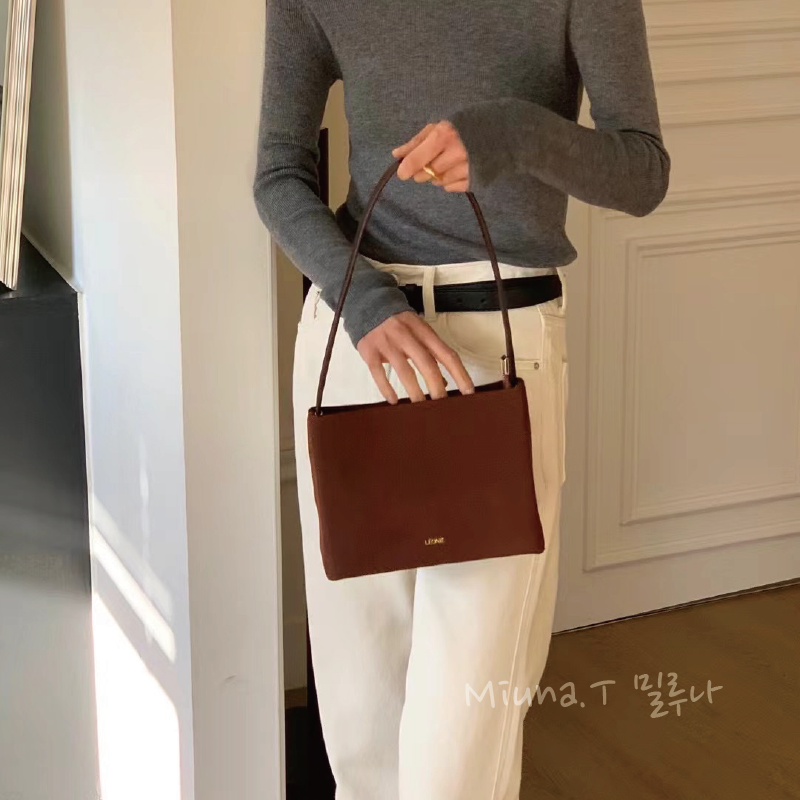 👜韓國LÉONIE 雙面麂皮腋下包