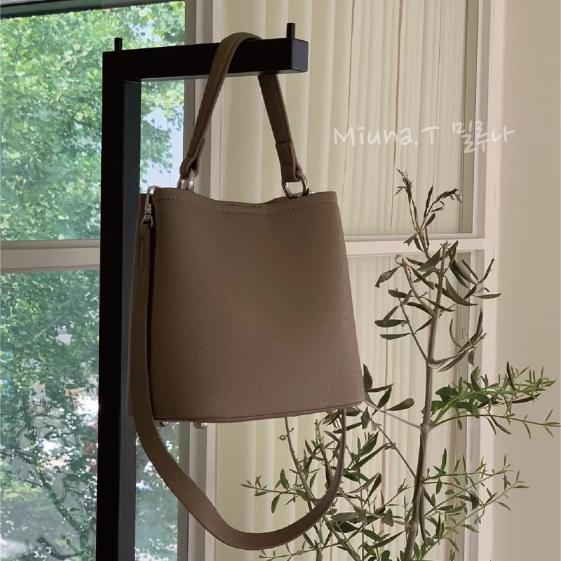 👜韓國LÉONIE 牛皮小方包 （附贈小卡包、兩條肩帶）