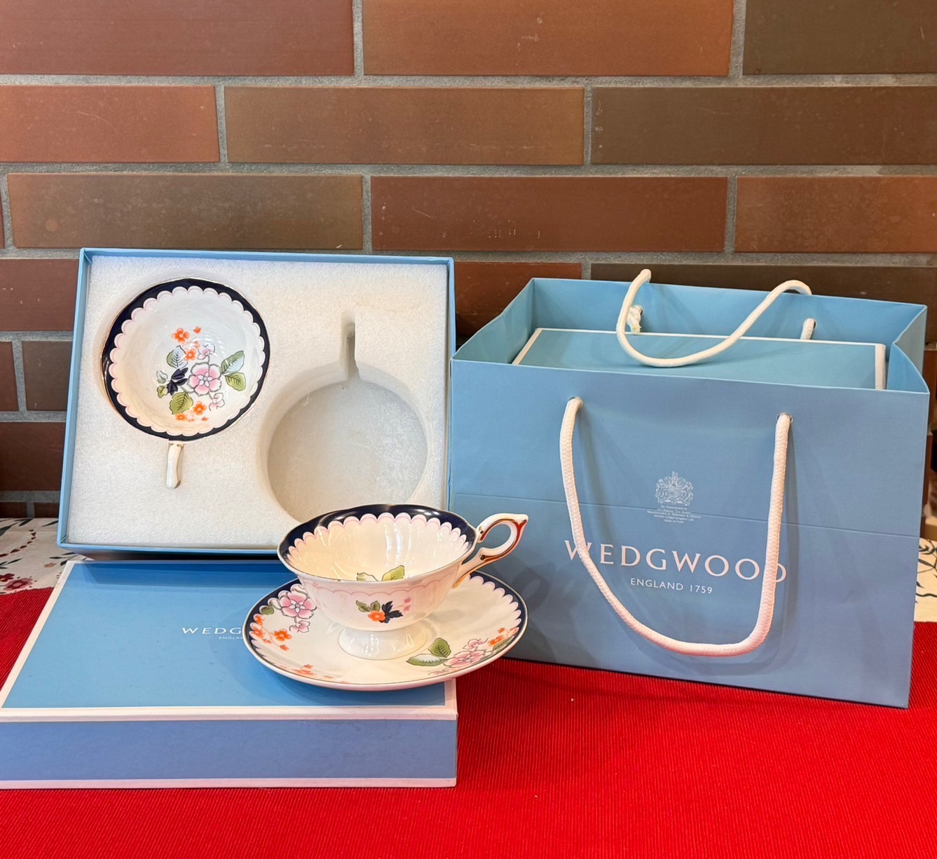 （暑假大清倉） 五折出清正常品 W茶杯禮盒 是 2杯2盤 !!!（有提袋禮盒）庫存約50組