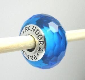 Pandora 潘朵拉 湖水藍切割琉璃