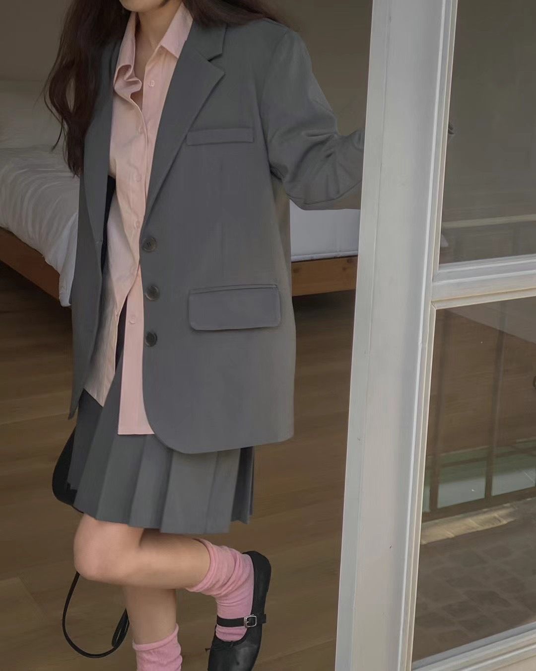 正韓現貨 New jeans的格雷係穿搭～氣質學院風西裝套組