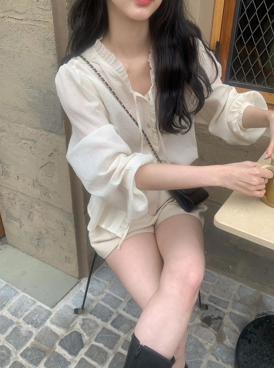 正韓現貨 海灘邊的貝殼星砂 法式花邊浪漫綁帶blouse