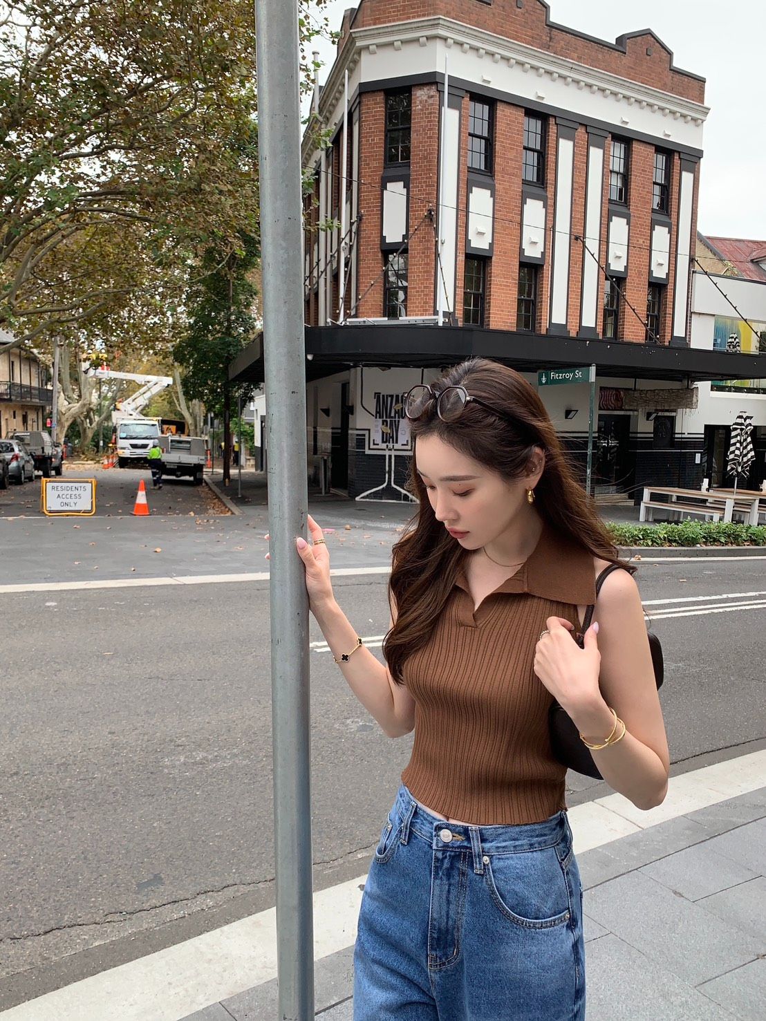 正韓現貨 法蘭西午後 簡約俐落v領翻領無袖針織