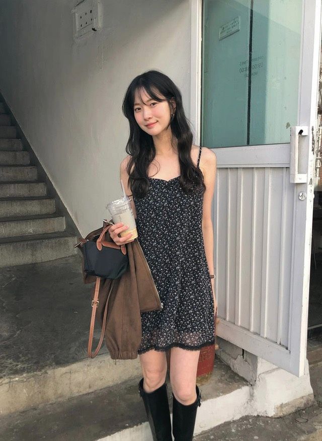 正韓現貨 今天春夏必備! 時髦微辣小v領碎花層次感洋裝