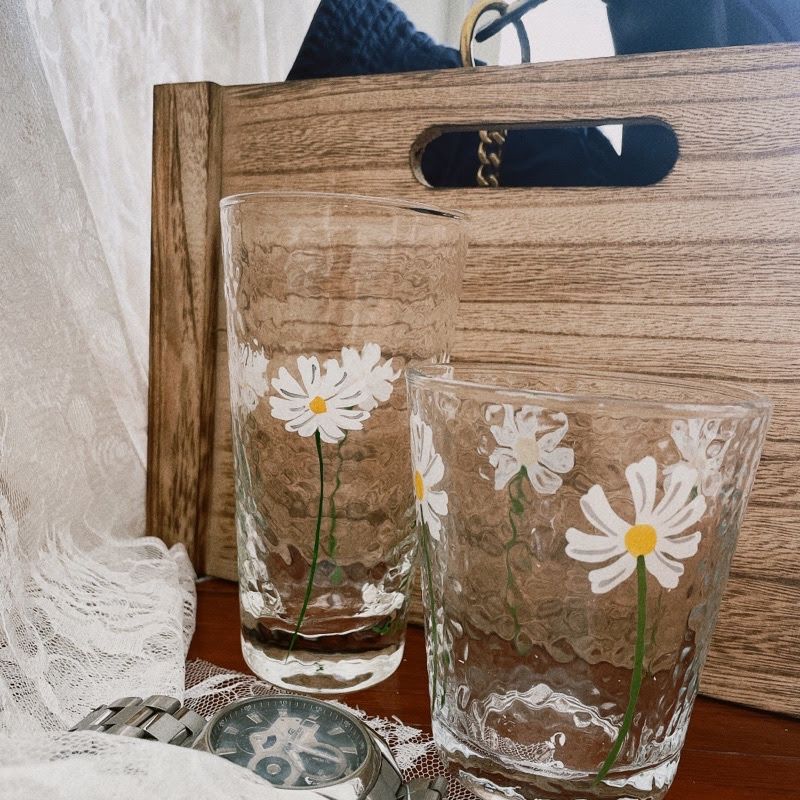 （現貨）日系手繪小雛菊錘目紋玻璃杯、厚實玻璃杯，生活儀式感、居家喝水杯、生日禮物、情人節禮物、聖誕節禮物
