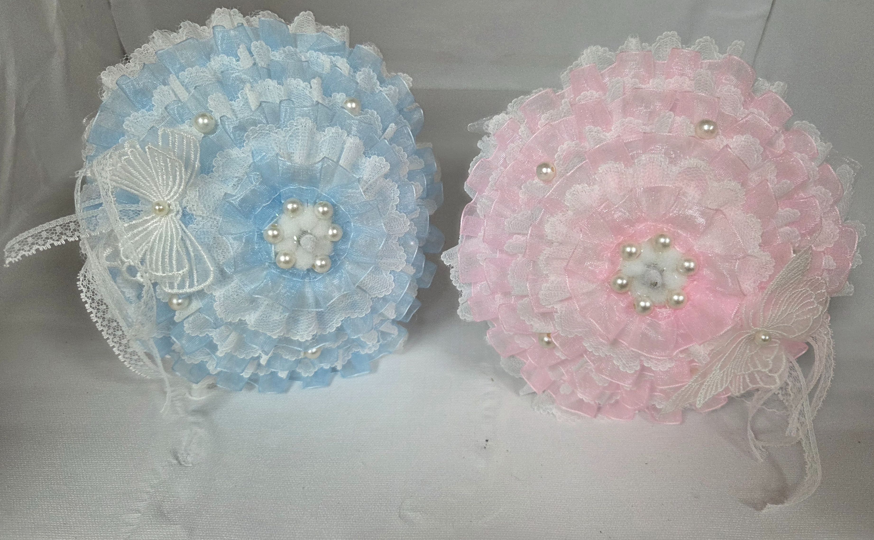 四分傘兩色，無法開合，粉色傘柄黏上眼泥用不掉了