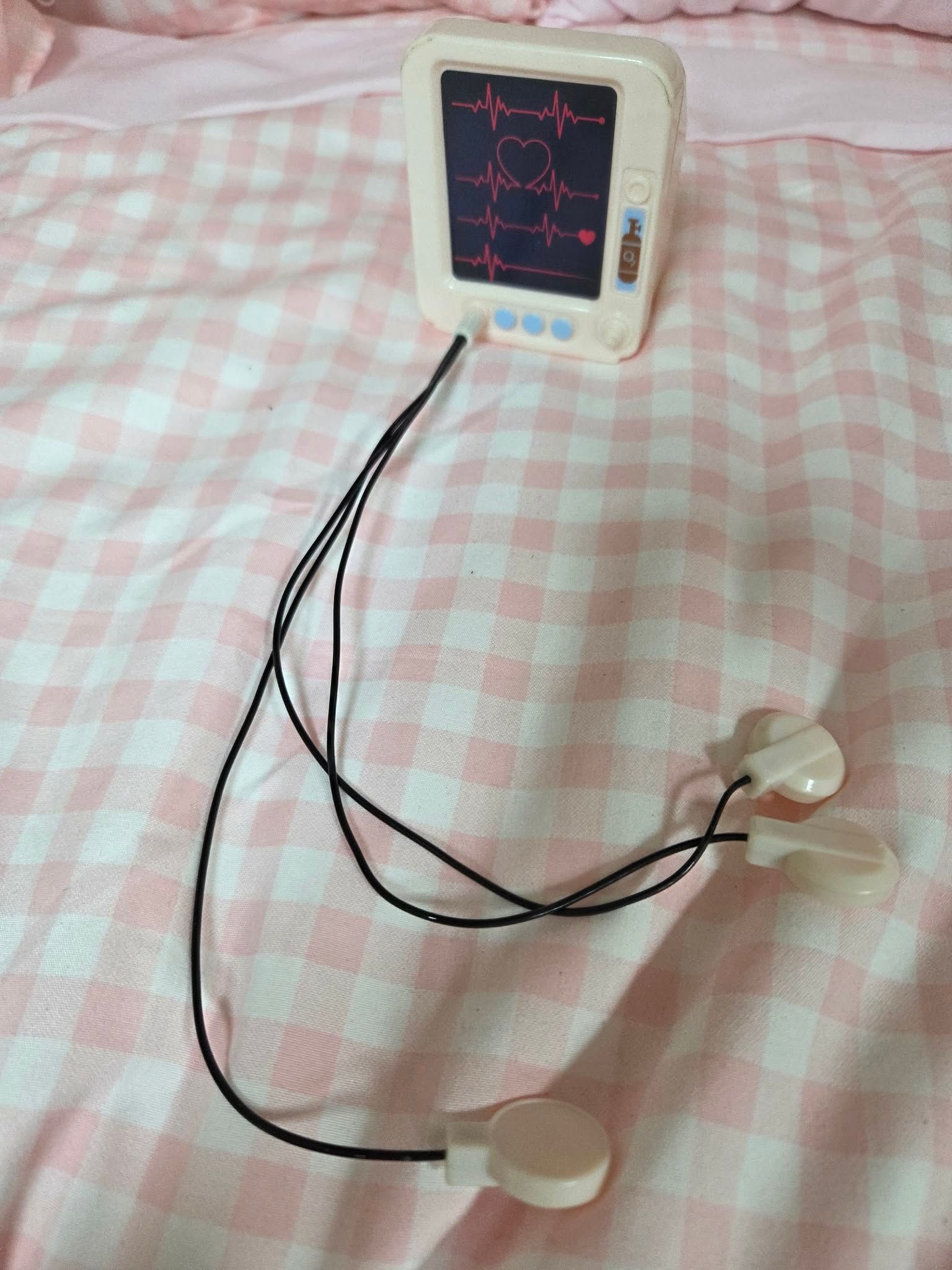 偶記急救箱+檢測儀+喇叭一套，四分用，三張圖一起出