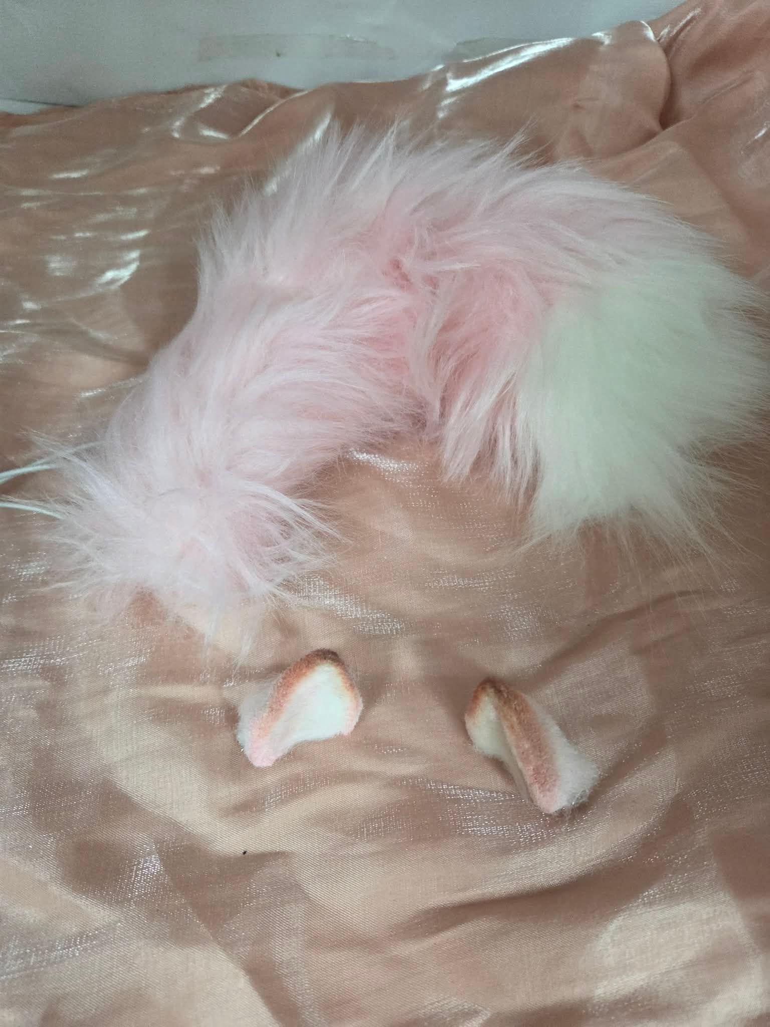 粉色狐耳髮夾款+狐尾綁繩款（30cm長）一組，四分用