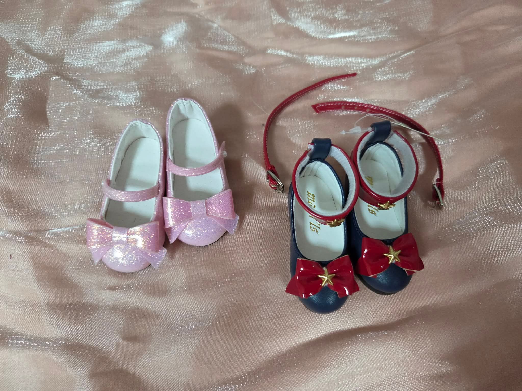月影居小海軍鞋白雪姬紅四分（右）、貝貝娃屋仲夏夜之夢閃粉四分（左）