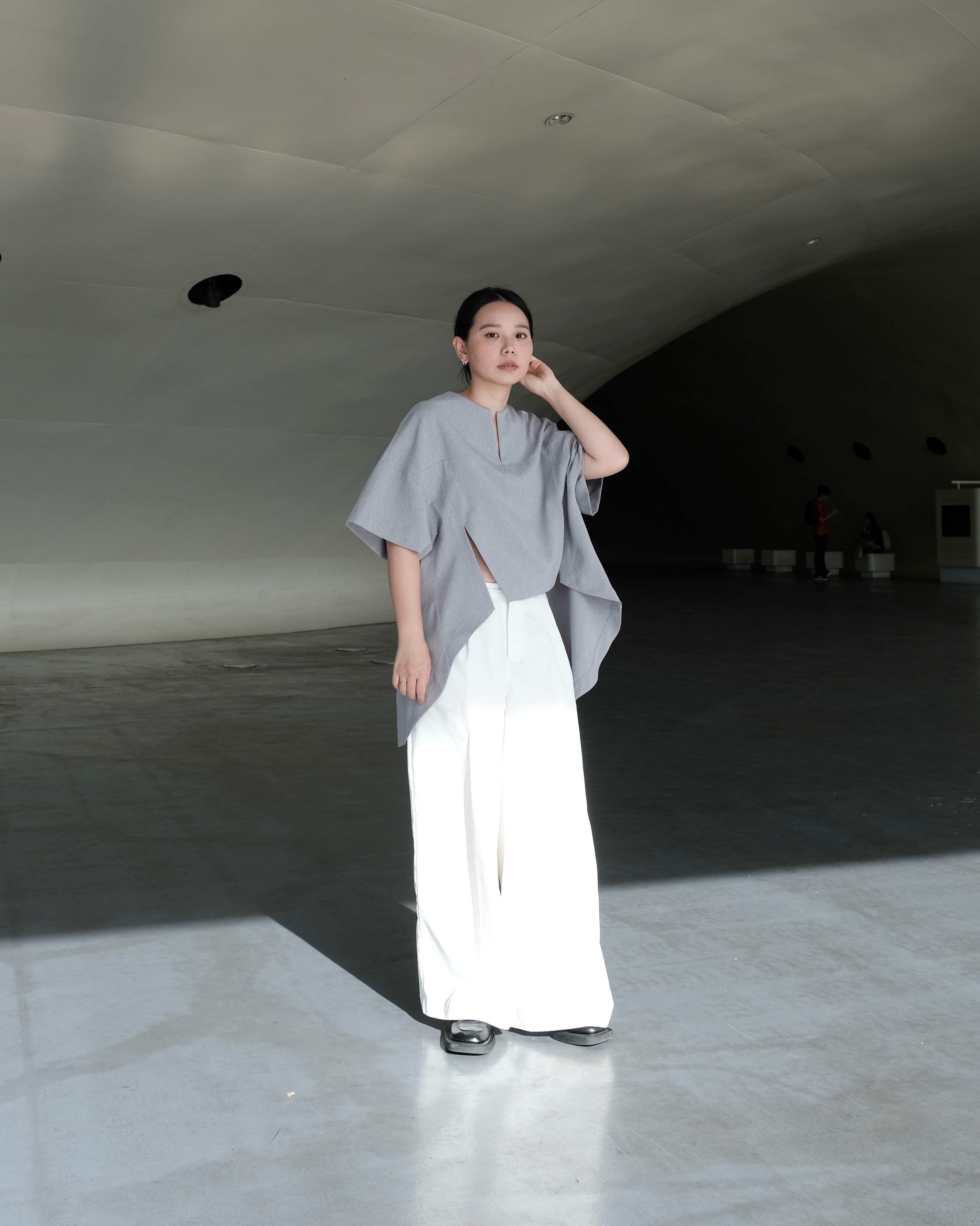 開襟腰部開衩 灰色上衣