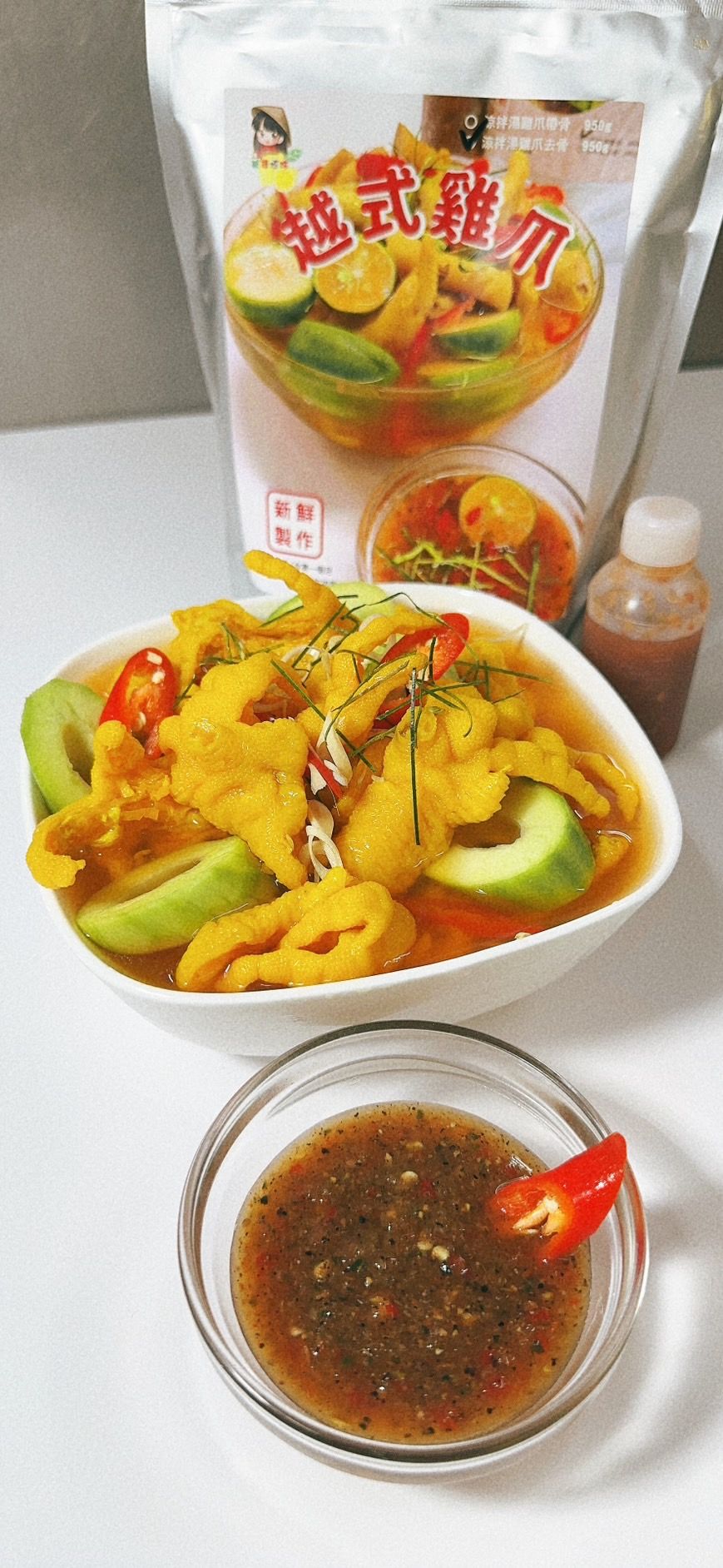 涼拌湯全去骨 （有放青芒果）+小罐胡椒檸檬醬   Xả rút