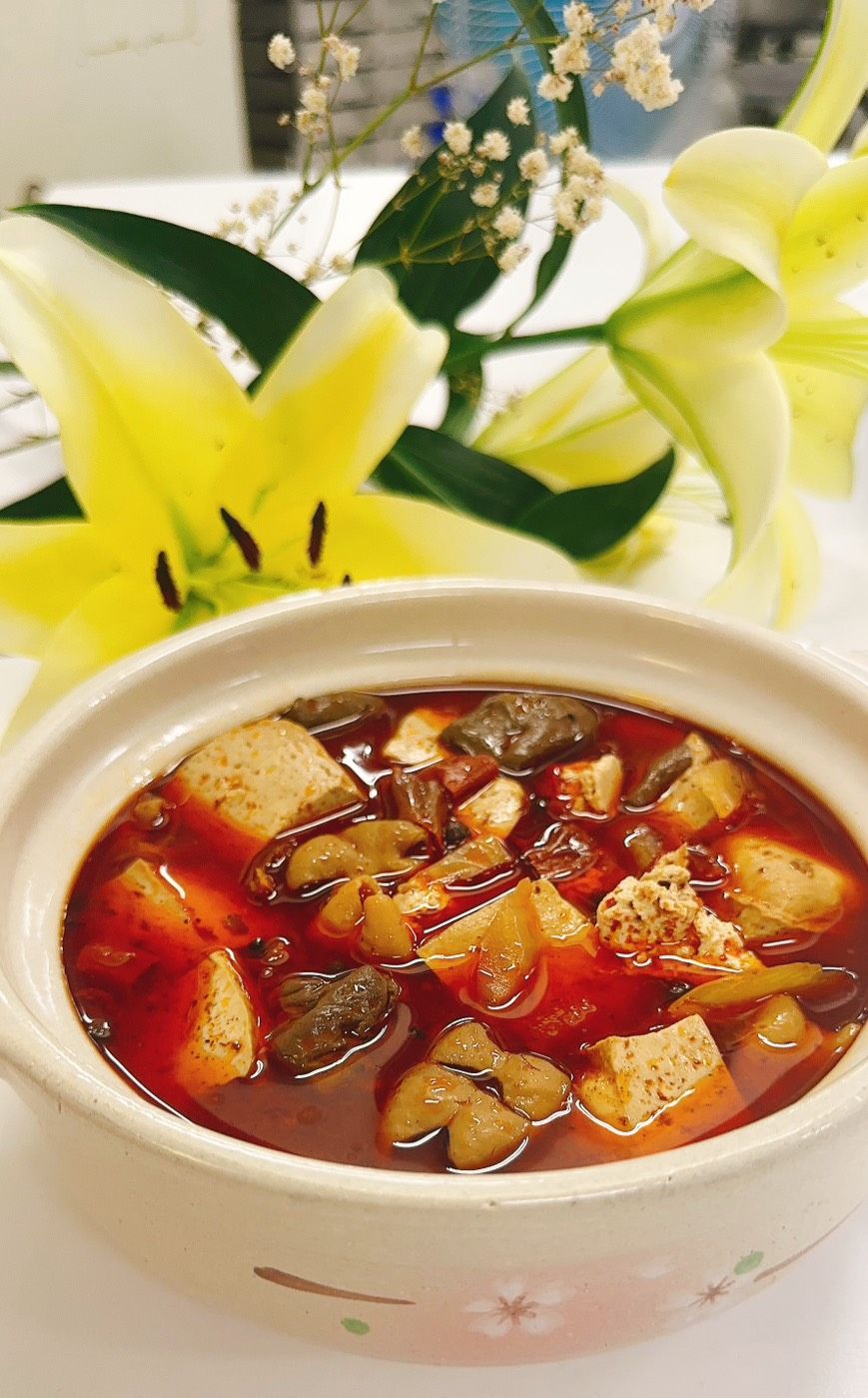 麻辣臭豆腐（大腸頭.鴨血口味） Đậu phụ thối thường