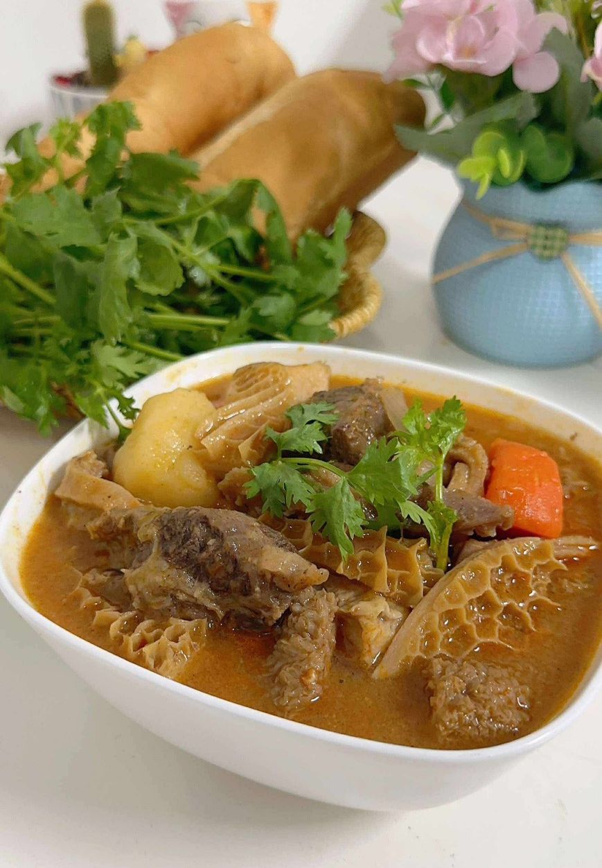 綠咖喱，bò sốt vang