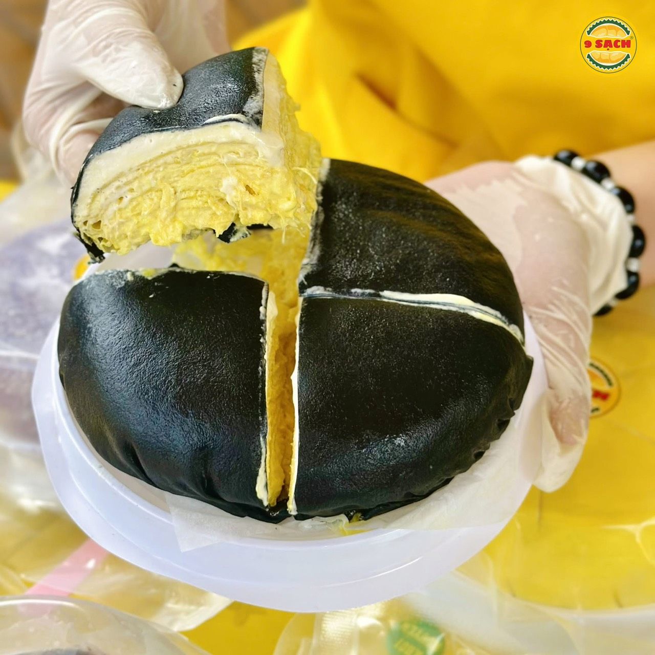 竹炭起司榴槤蛋糕 Vị than tre phô mai