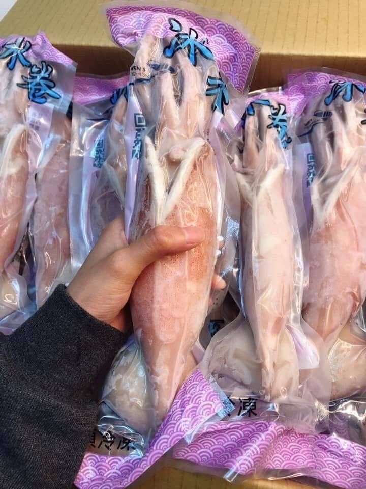 🦑🦑墨魚冰卷（大尾）🦑🦑冰卷在漁船上捕撈上岸後直接去墨囊及燙熟，上岸真空冷凍，肉質厚實鮮甜