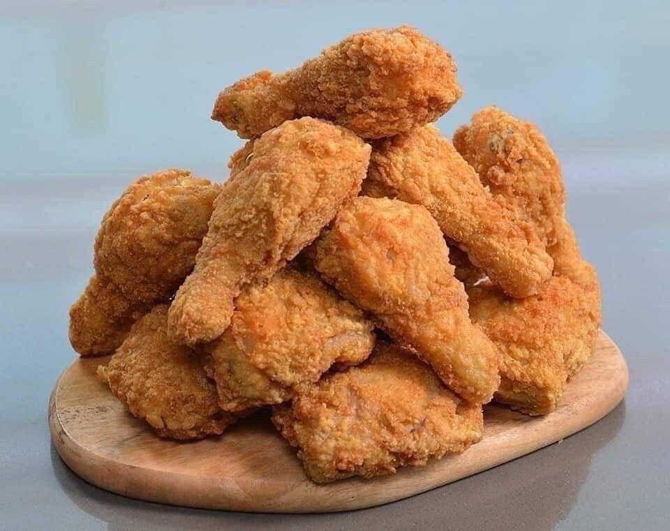 《原味麥脆雞腿》金黃色的酥脆外皮肉嫩又多汁  香噴噴誘人的滋味