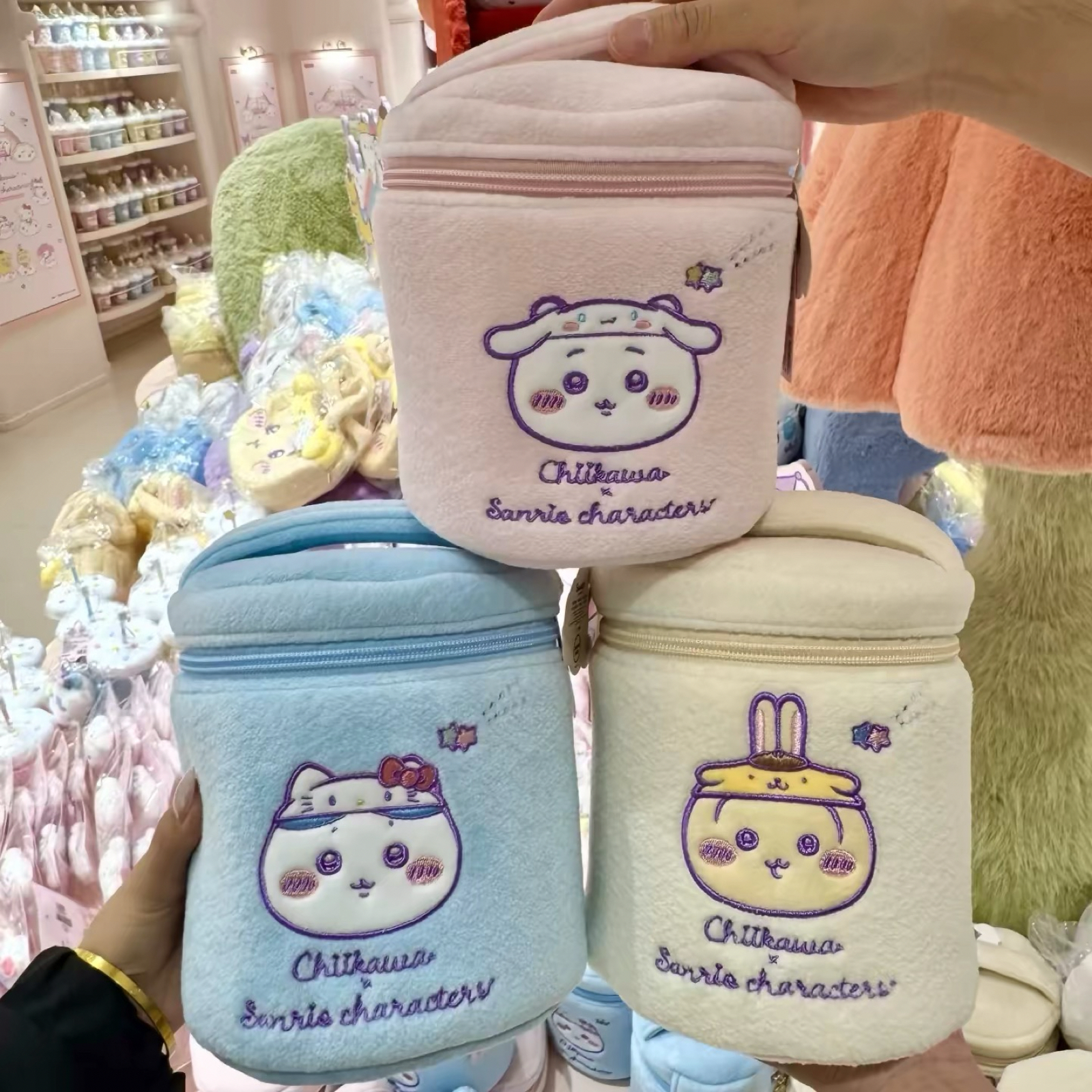 （預購商品❤️）正版三麗鷗x吉伊卡哇聯名圓形毛絨化妝包