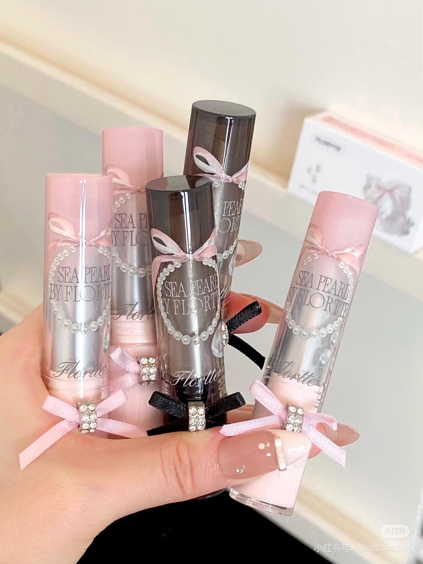 （活動商品）花洛莉亞蝴蝶結固體唇蜜💄