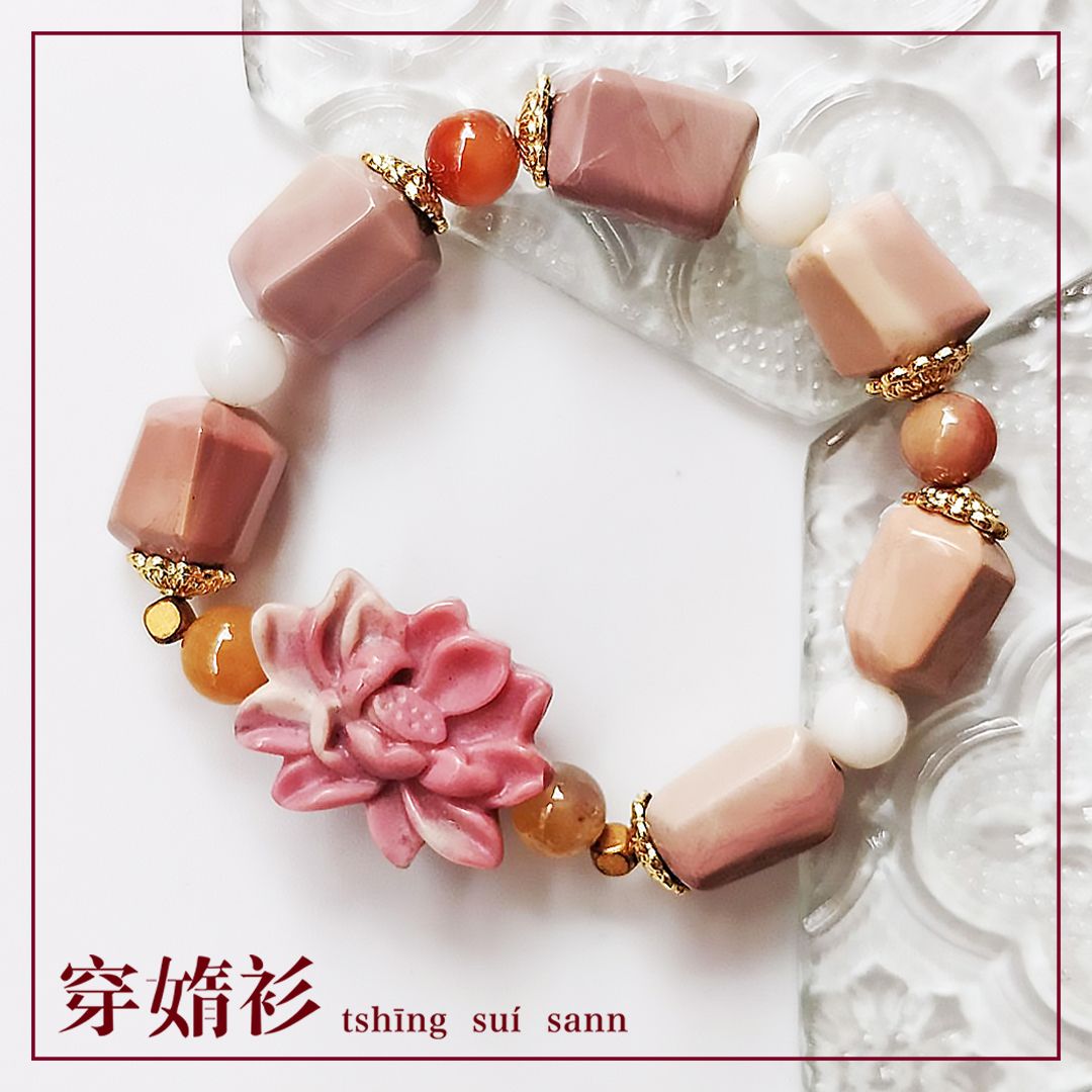 原創水晶飾品 |《獻給想提升自我的你 | 好運蓮蓮招財手串》 | 室外自然光源拍攝