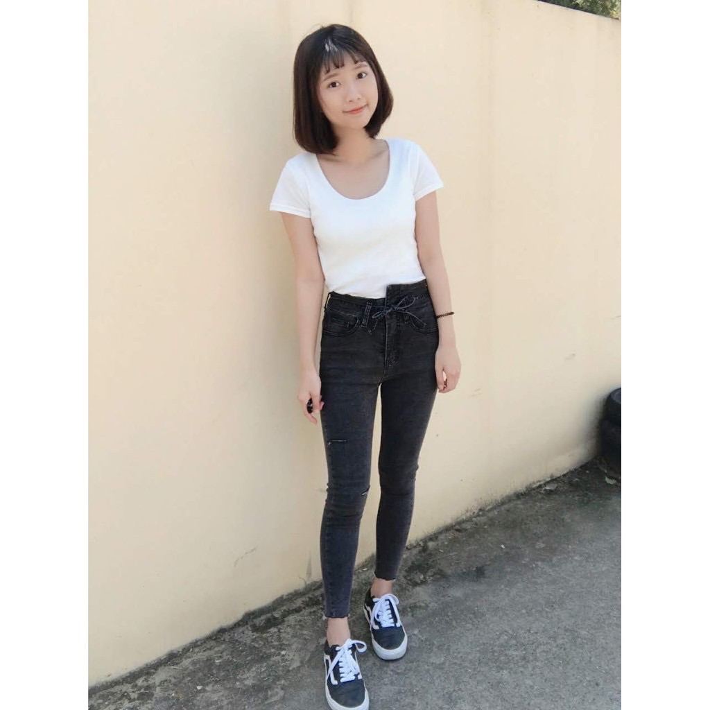 🌸【二手轉售】🌸 超顯身材百搭素Tee 短袖T恤 顯瘦 圓領 女生上衣
