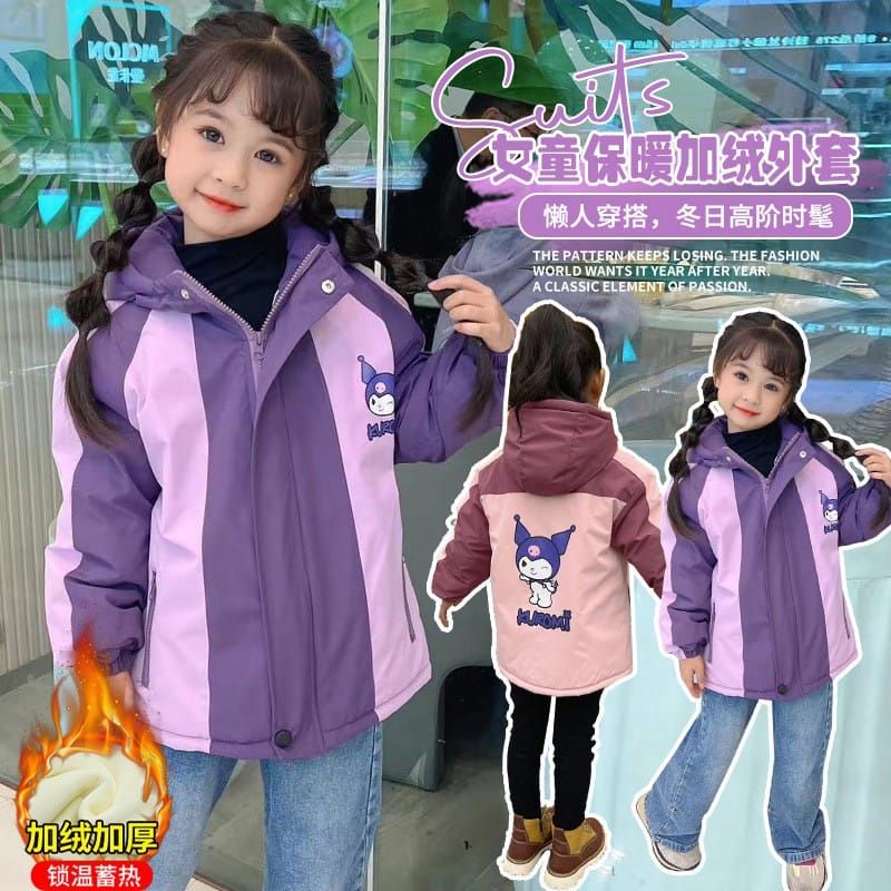 火紅的卡通外套，一件免運帶回家❤️❤️  👉加絨衝鋒外套💥  賣貨便一件免運費🔥🔥 加絨防風材質  超可愛的衝鋒