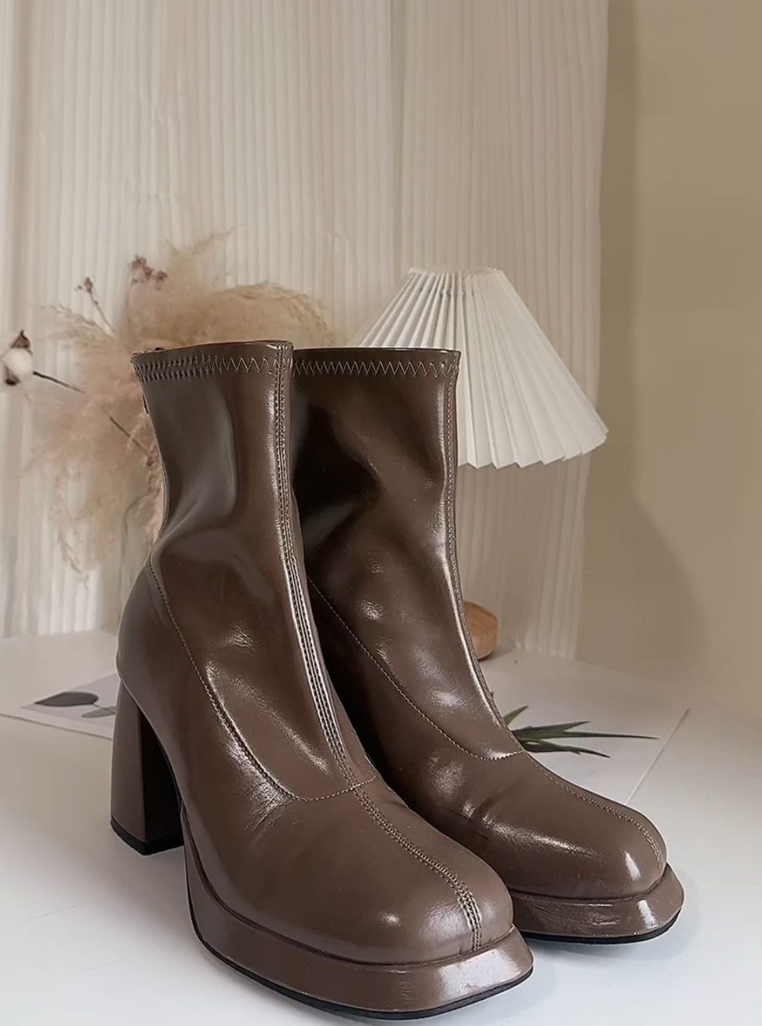 韓版超級火的跟高靴（卡）