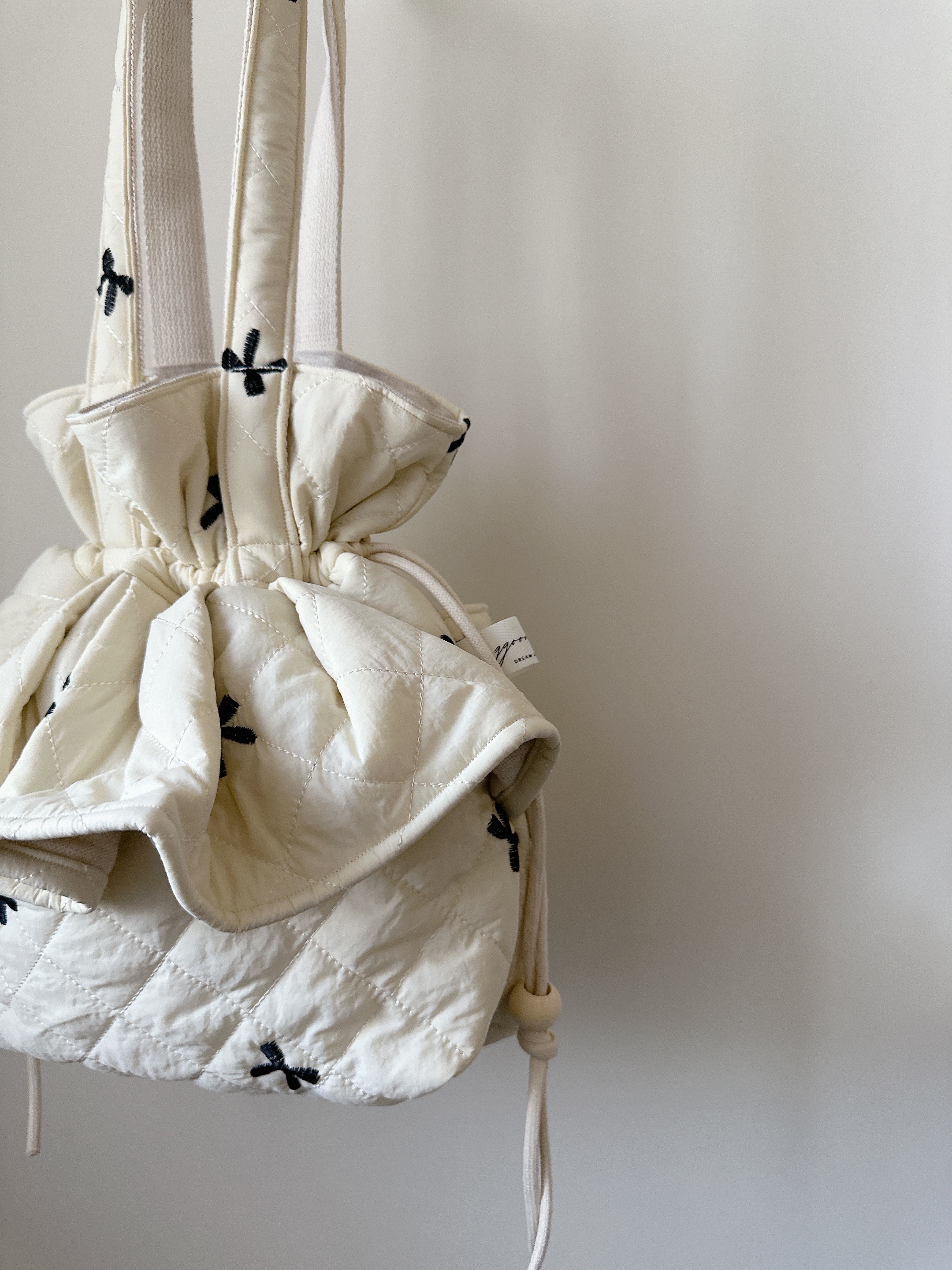 小籠包/米白衍縫刺繡蝴蝶結