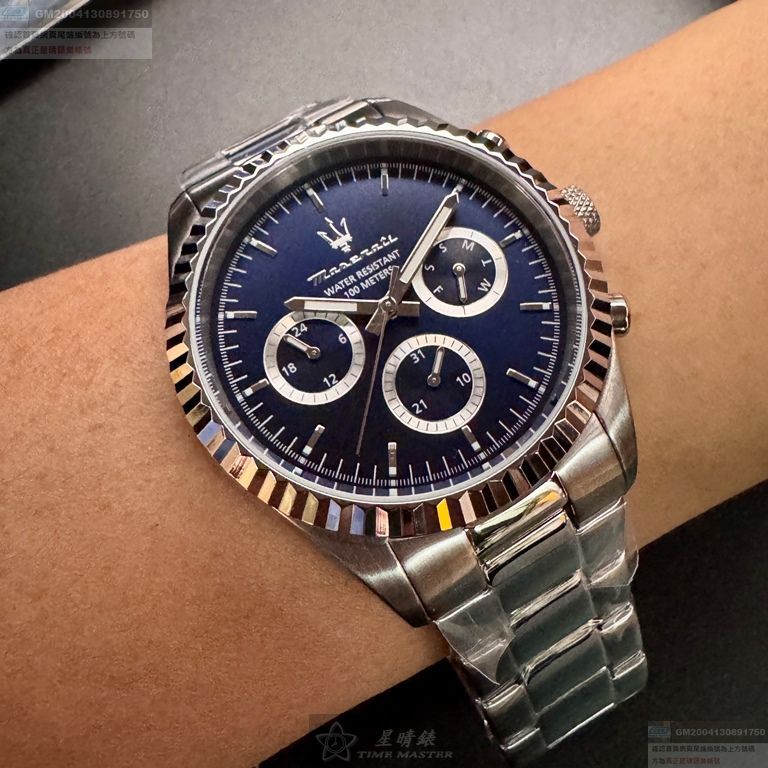 MASERATI手錶，編號R8853100022，44mm銀圓形精鋼錶殼，寶藍色三眼， 中三針顯示錶面，銀色精鋼錶帶款