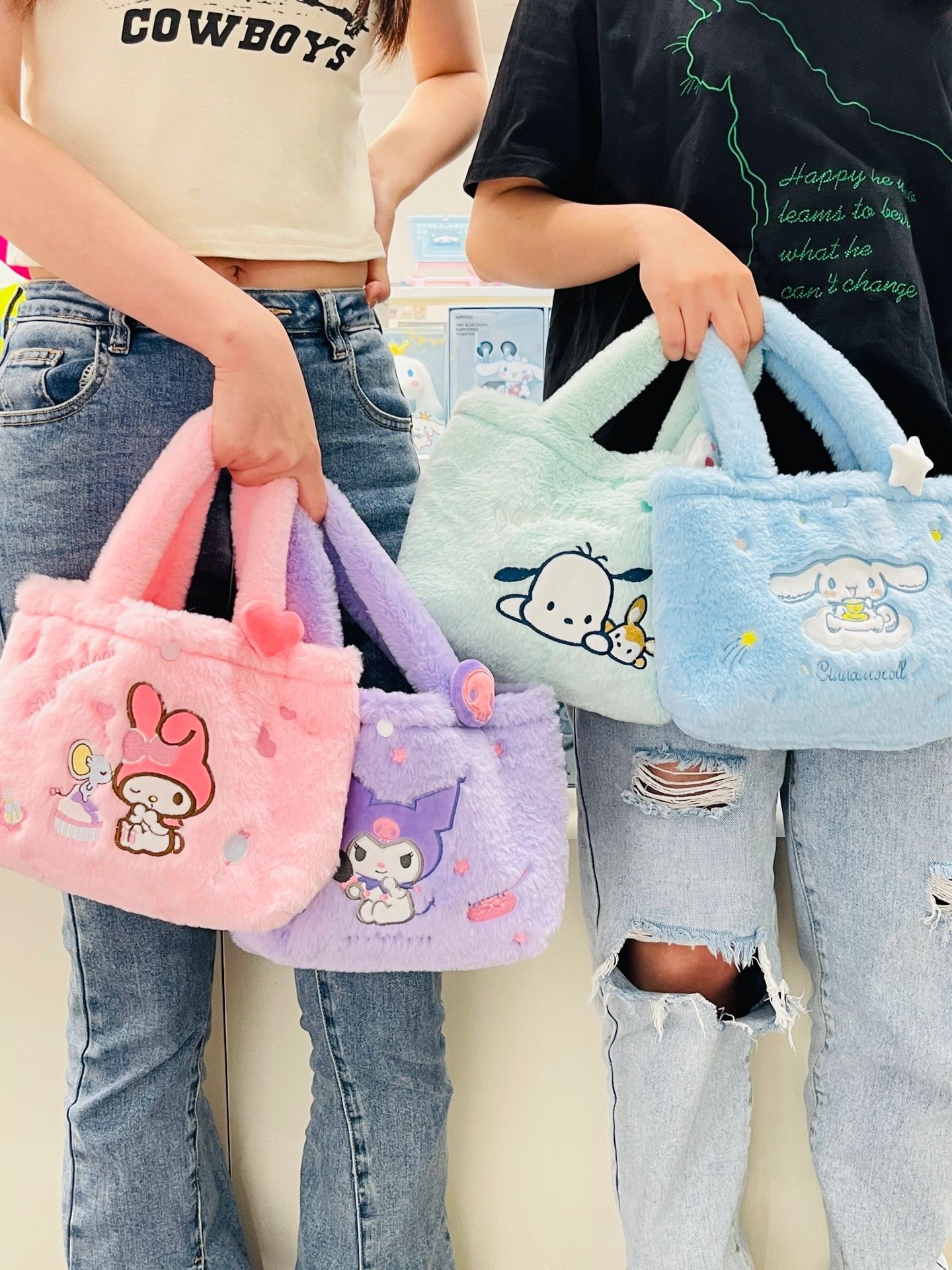 MINISO代購🌟毛絨絨刺繡三麗鷗怪可愛の小袋袋✨