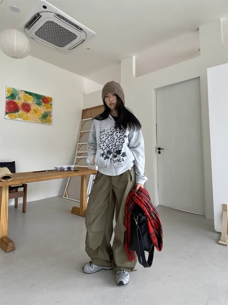 手繪小花兒短版連帽外套🌷