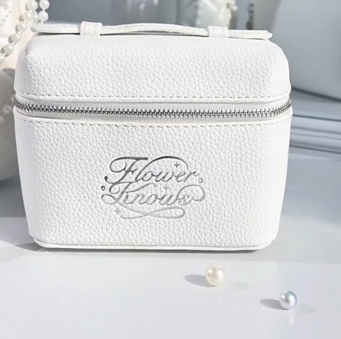 現貨！限量花知曉純白小方包/化妝包～尺寸偏小！方便攜帶