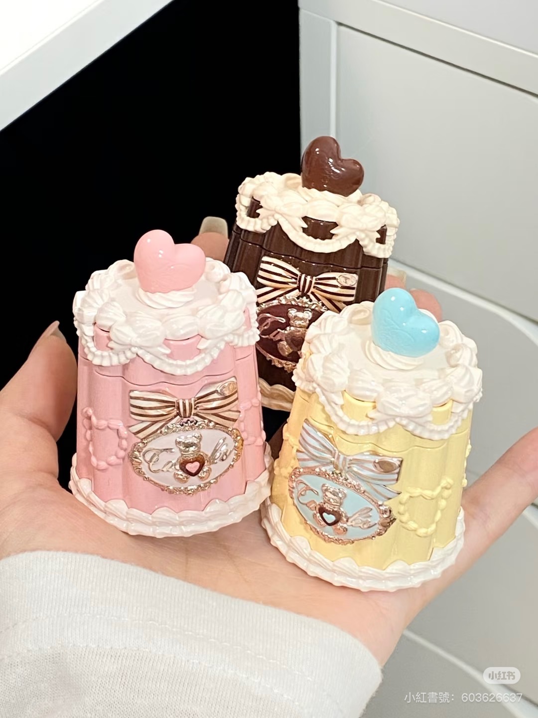 熱銷🔥花知曉甜心小熊🐻唇凍帶唇刷 亮面唇彩 固體唇釉