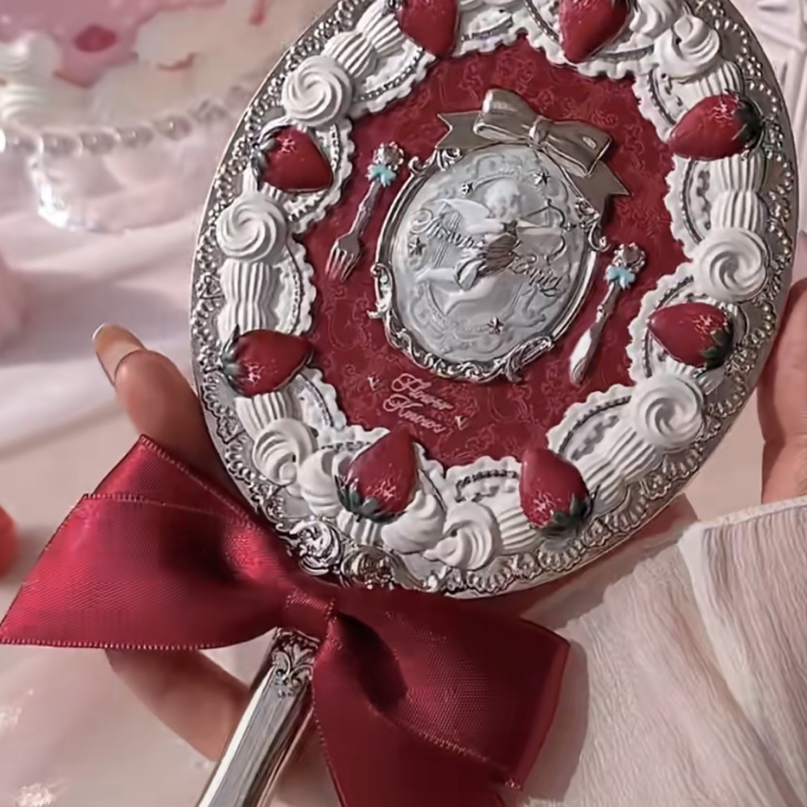 花知曉草莓丘比特手拿鏡