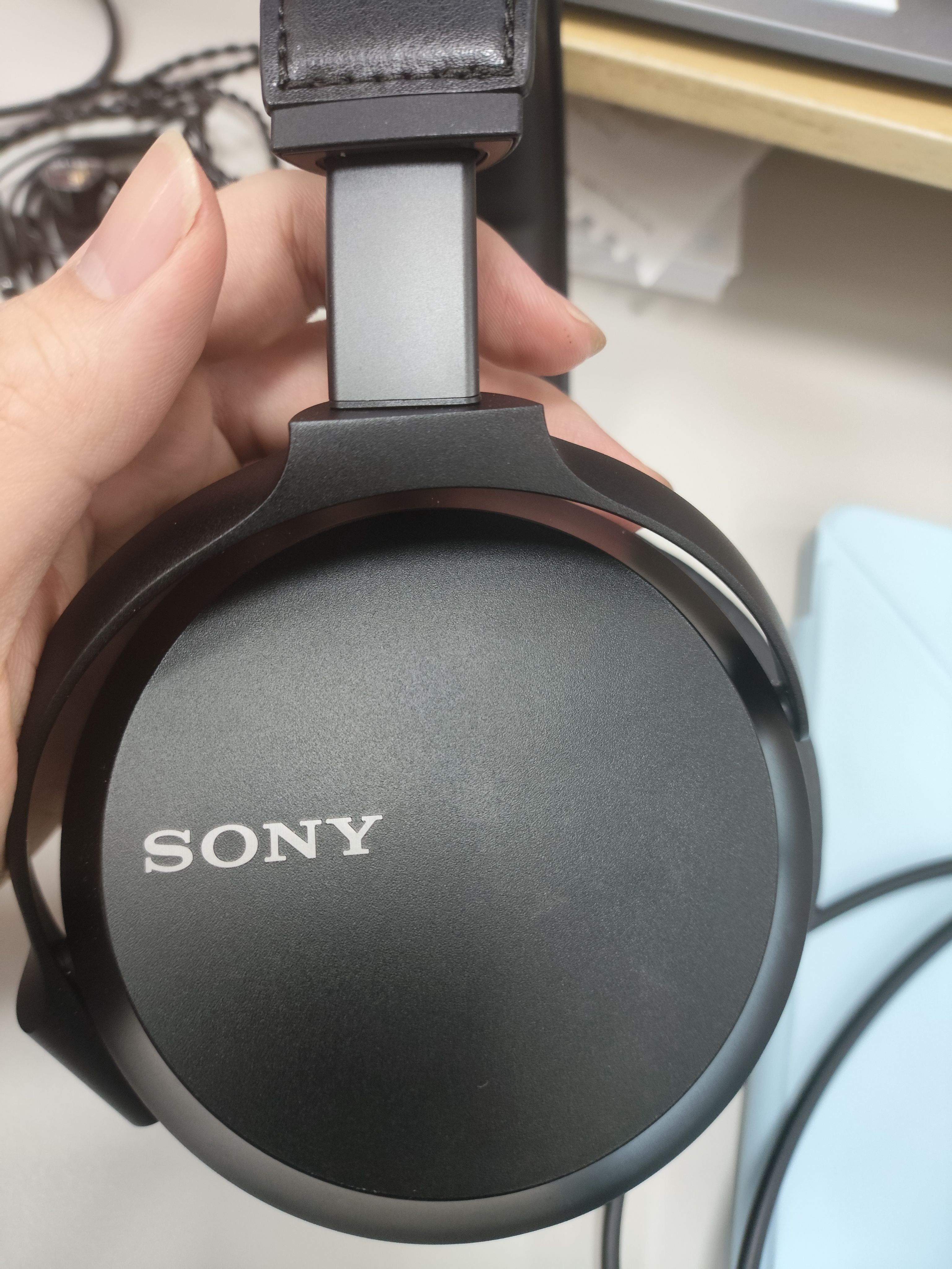 Sony MDR-Z7M2