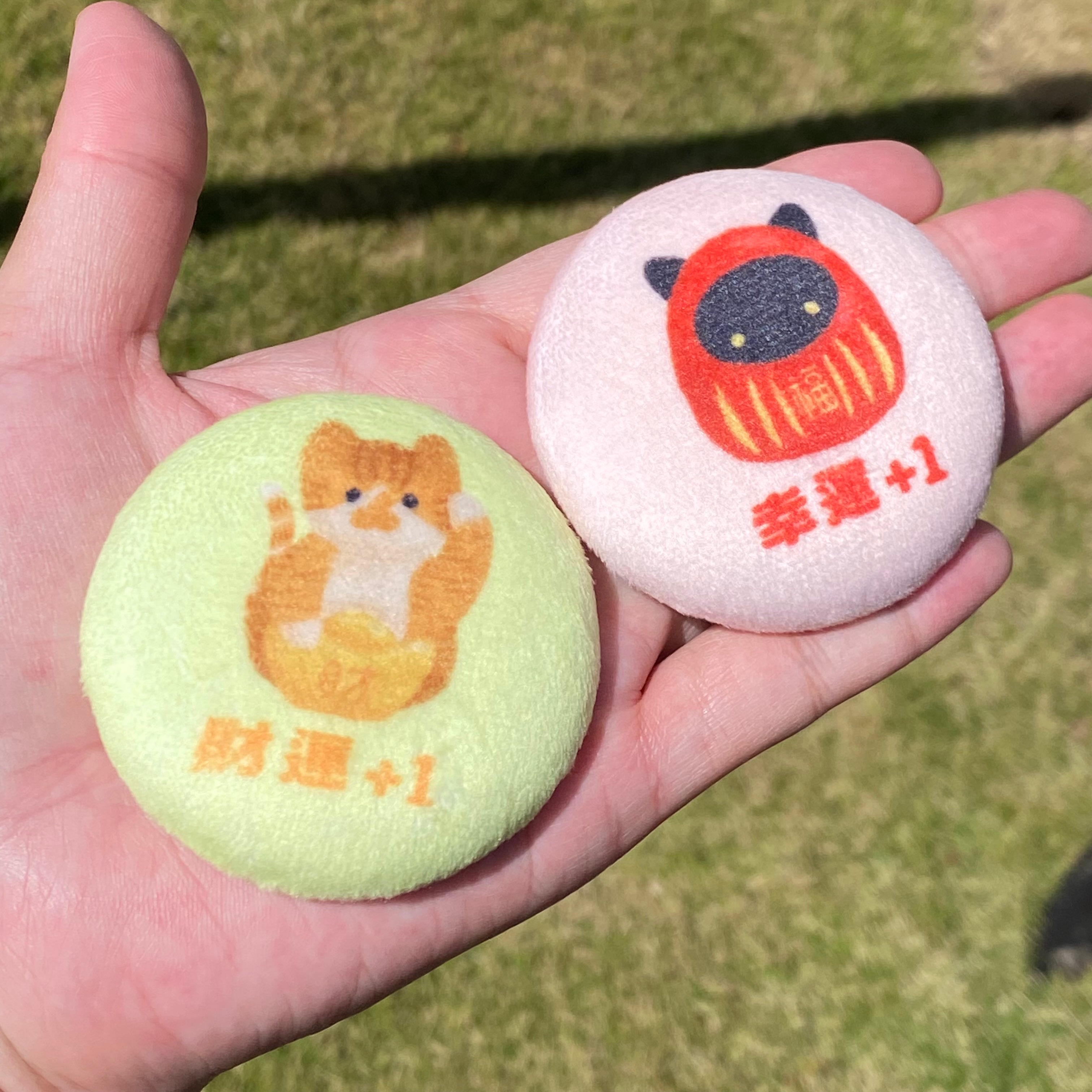 紓壓+1 絨毛軟徽章（兩款）