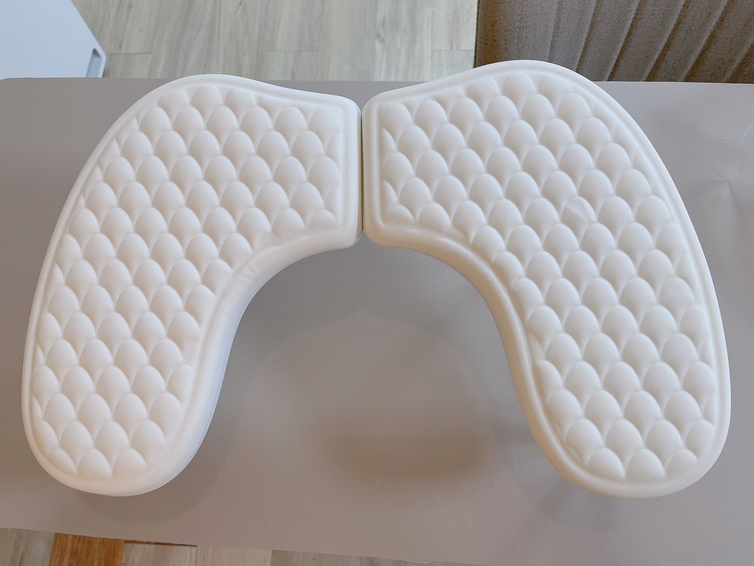 二手極新 美甲手枕俄式U型柔軟記憶手枕