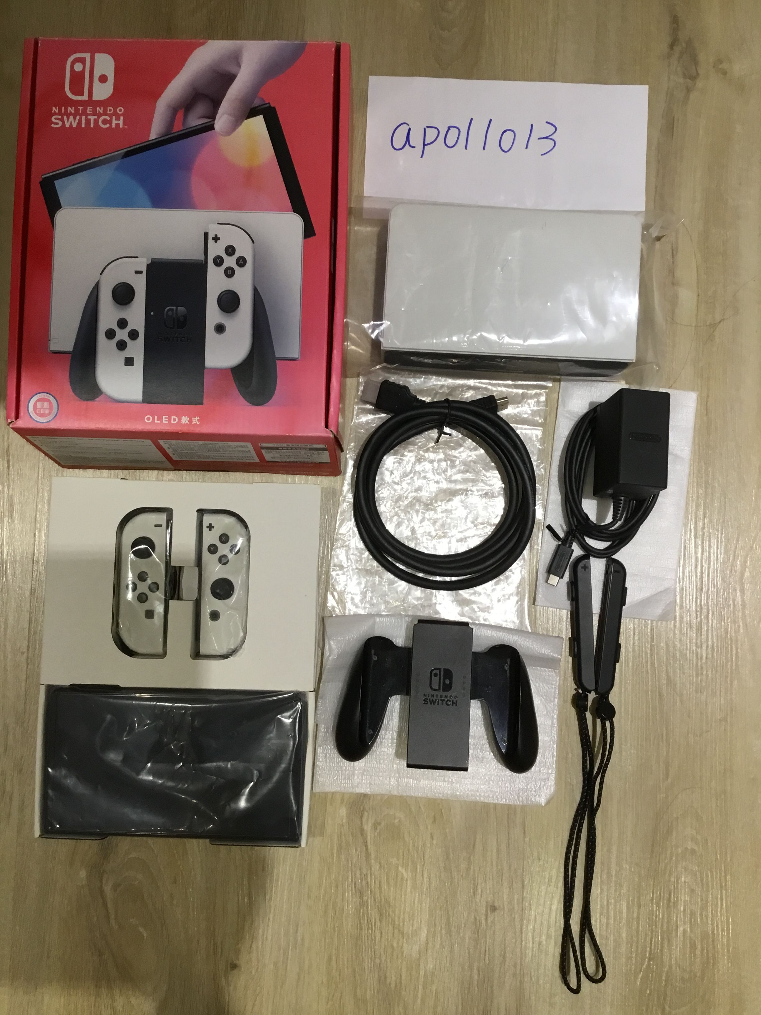 Switch OLED 白 +joycon+ 三款遊戲（星之卡比探索發現、馬車8、瑪利歐派對 空前盛會）