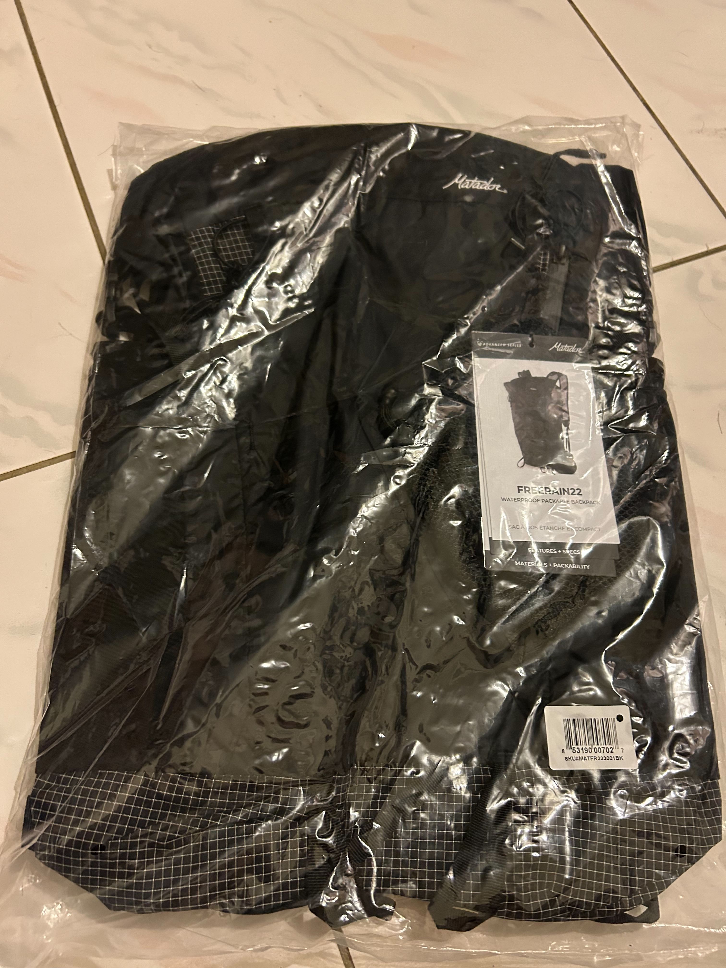 全新Matador 鬥牛士 FreeRain 22L防水捲口輕量背包-黑色