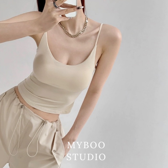 ￼漫畫美胸🤤自帶胸墊 細肩帶bra top 放大有感👍超級顯身材bra top