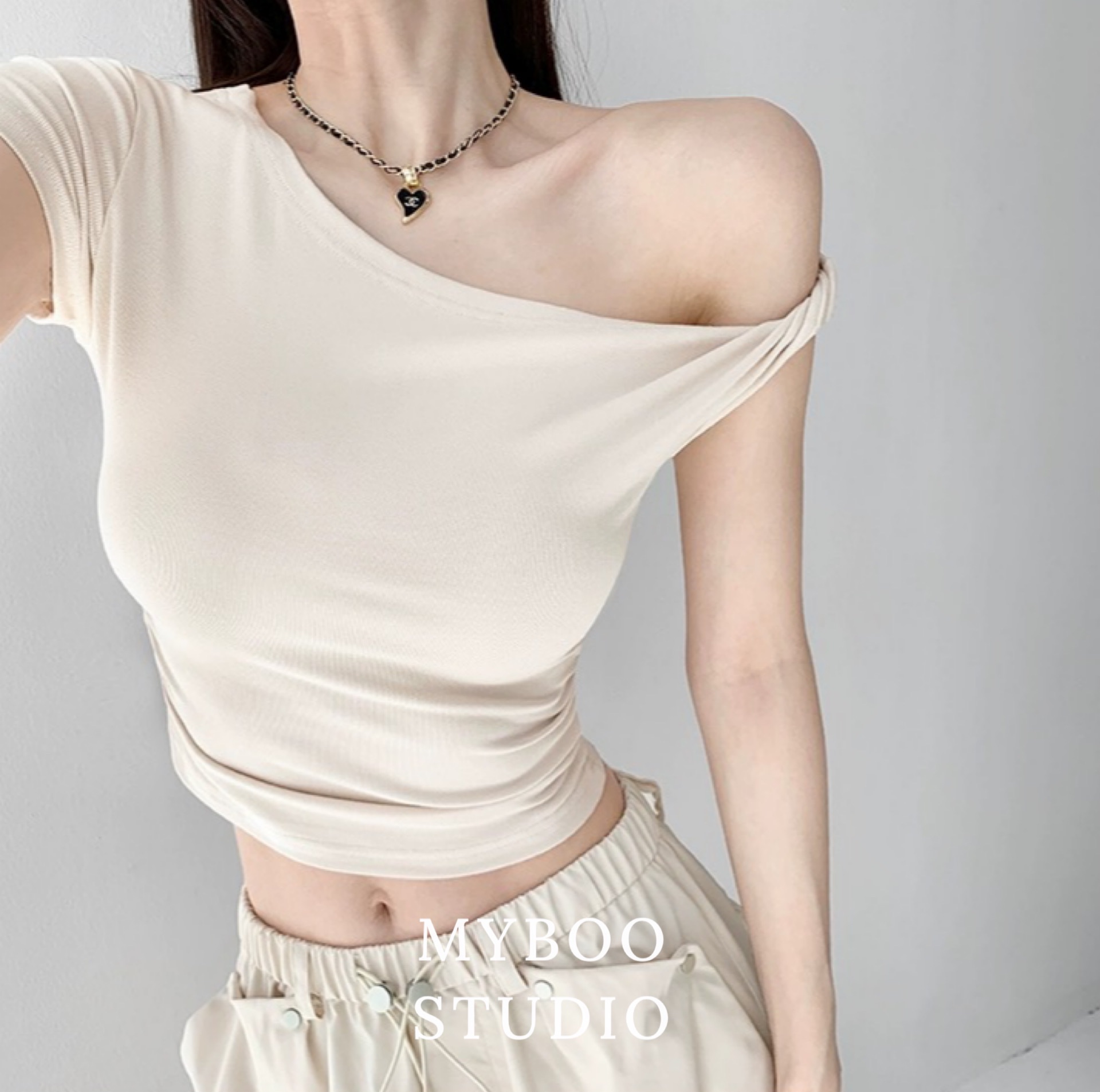 6色 推薦🤩歐美設計感扭結不對稱露肩斜肩修身顯瘦上衣