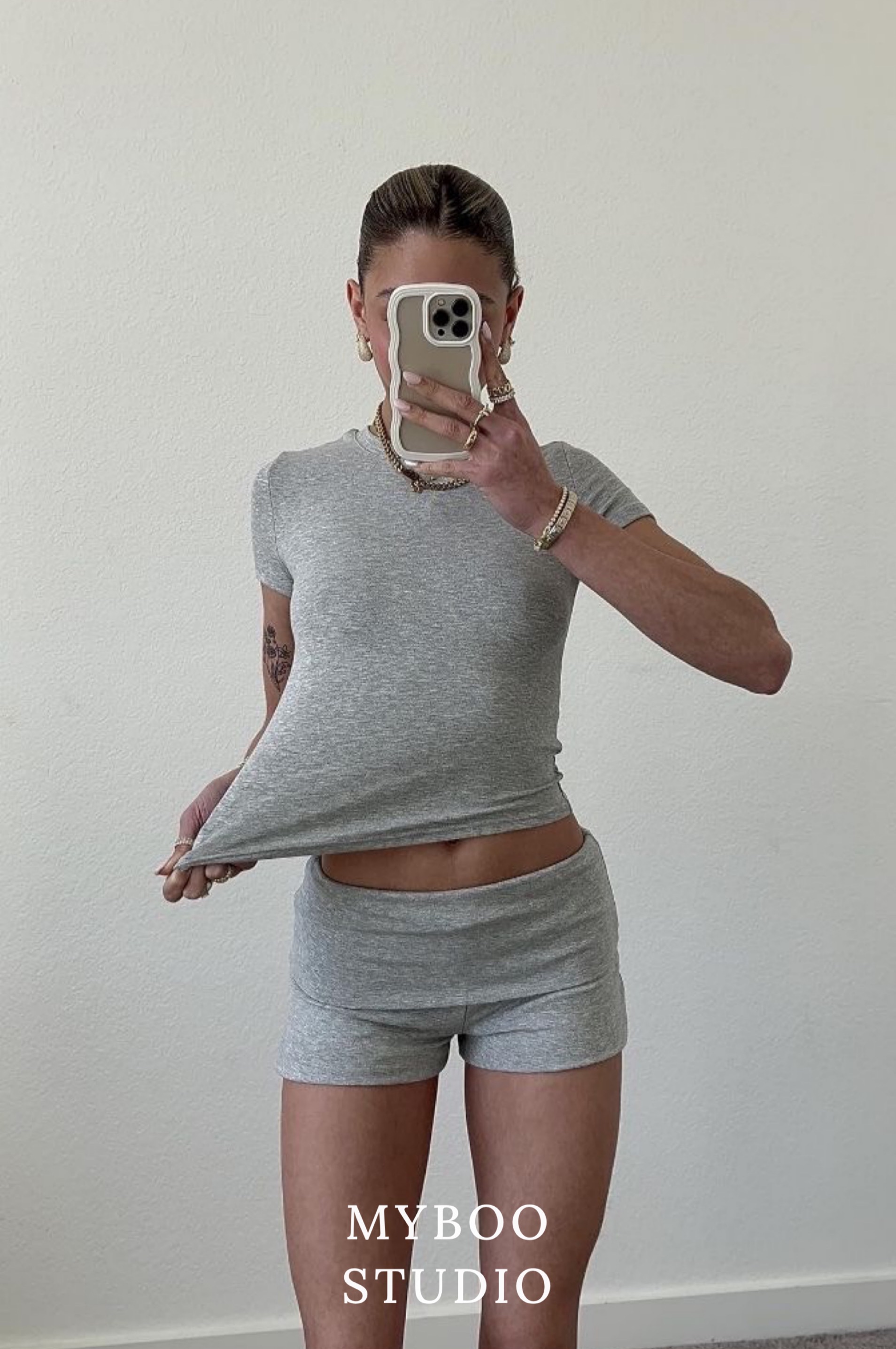 舒服的面料🙂‍↕️歐美休閒彈力套裝（短袖+反折短褲）