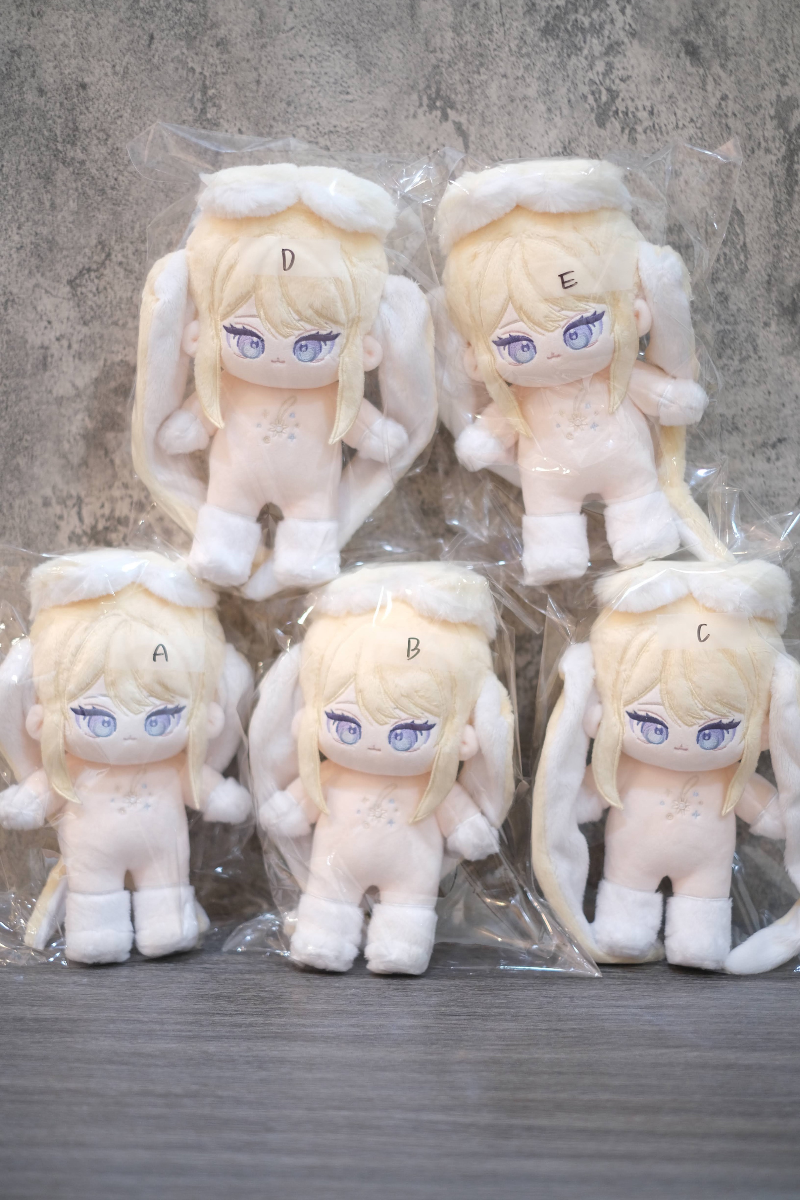 黛西莉亞20cm均有骨