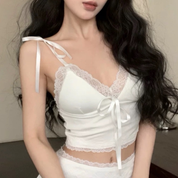 全新蕾絲吊帶含胸墊（照片是示意圖）