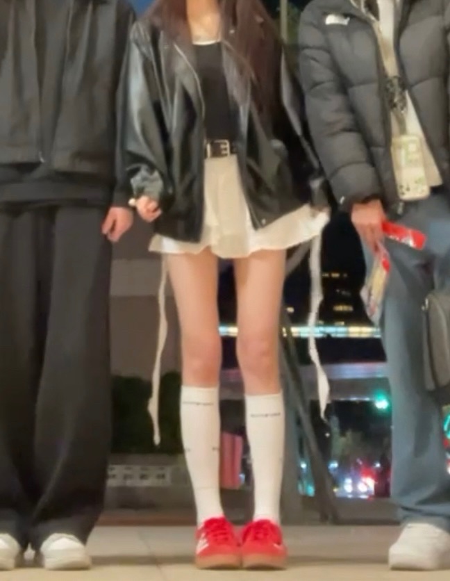 白色飄帶短裙（易皺材質）